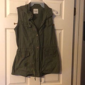 Army green sleeveless jacket